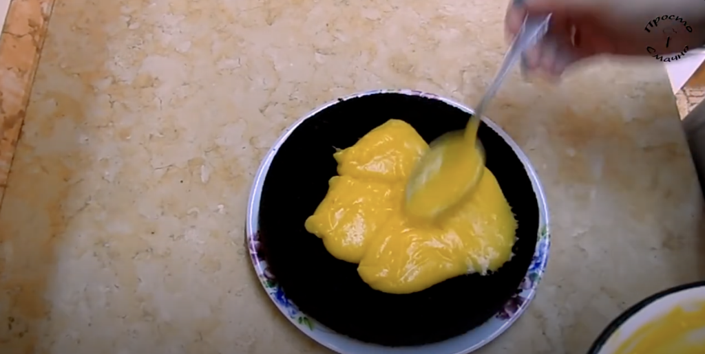 Nadýchaný kakaový koláč s jemným pomerančovým krémem - ideální volba ke kávě