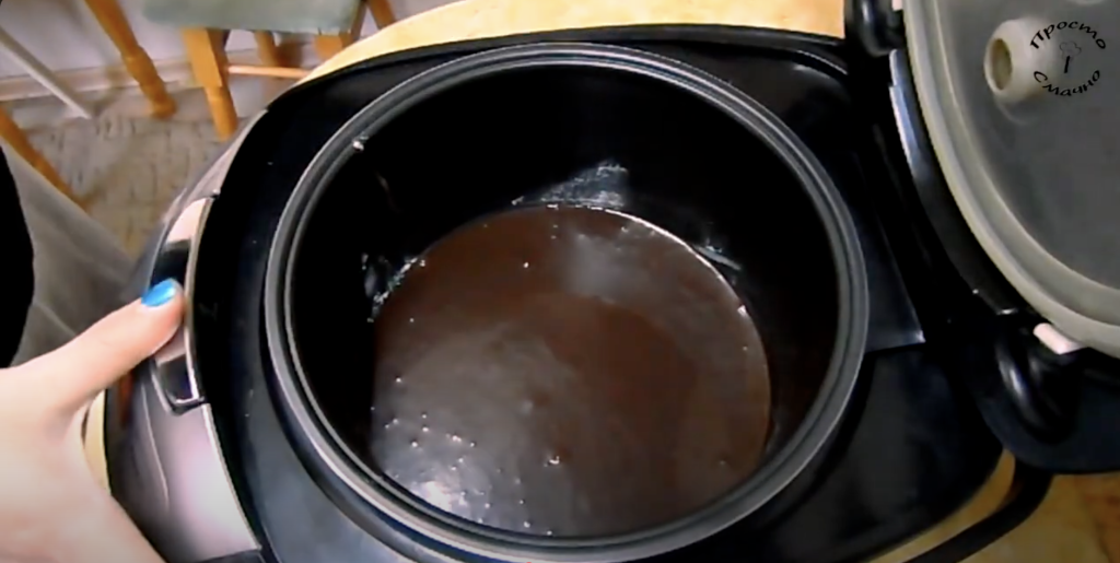 Nadýchaný kakaový koláč s jemným pomerančovým krémem - ideální volba ke kávě