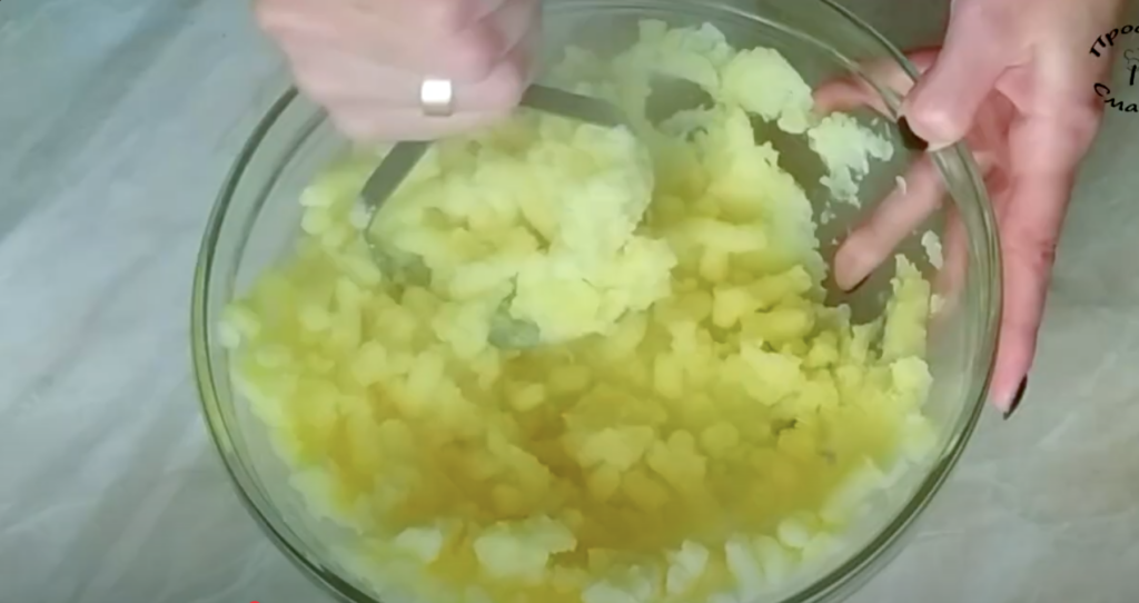 Plněné bramborové kapsy s houbovou náplní a česnekem
