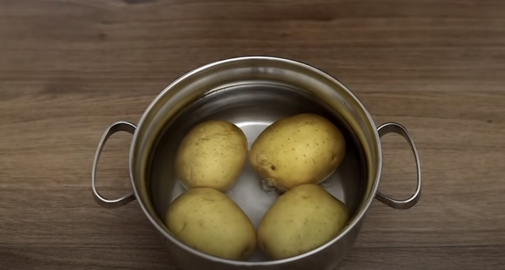 Zapečené brambory se sýrem, česnekovým máslem a petrželkou - rychlý a jednoduchý recept