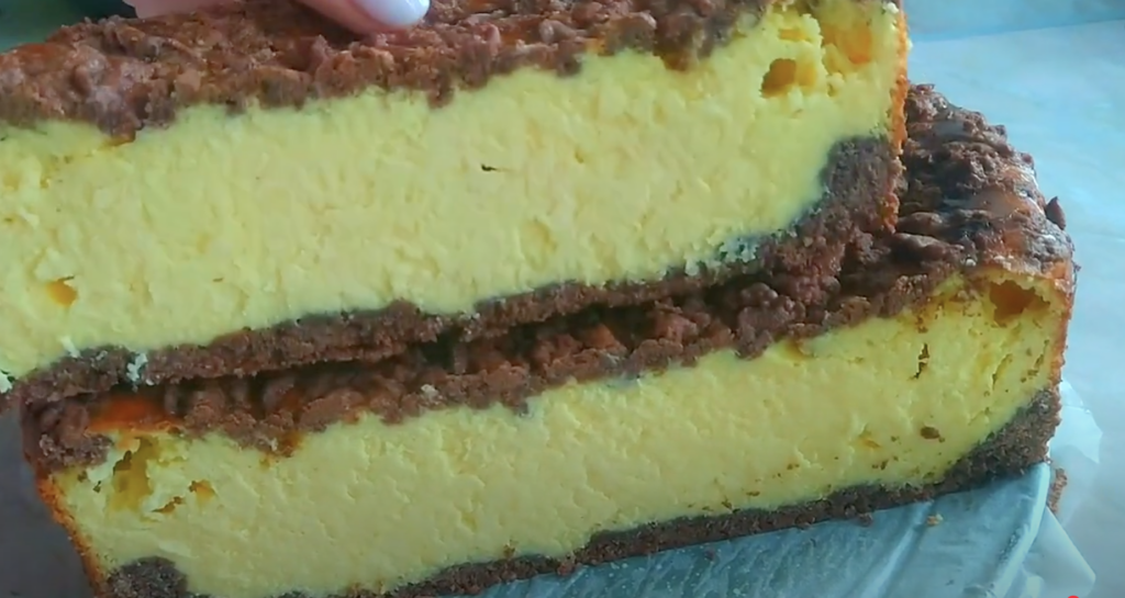Tvarohový koláč s kakaovou drobenkou a citronovým nádechem – vláčný a jemný dezert jako od babičky