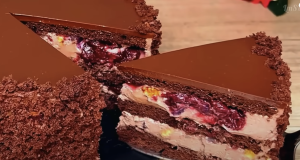 Čokoládový dort s třešněmi a oříškovým krémem – recept na luxusní slavnostní dezert Čokoládový dort s třešněmi a oříškovým krémem – recept na luxusní slavnostní dezert