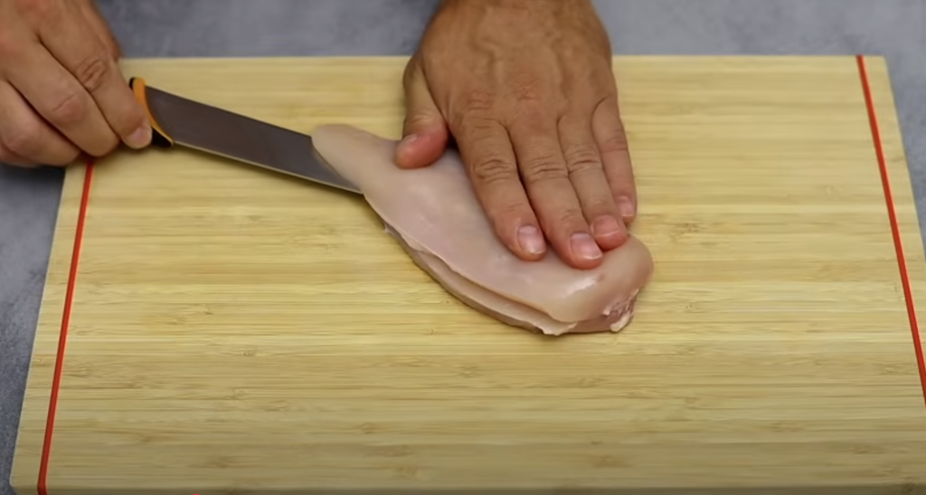 Kuřecí prso v pergamenu s mozzarellou a rajčaty - šťavnatý a voňavý pokrm