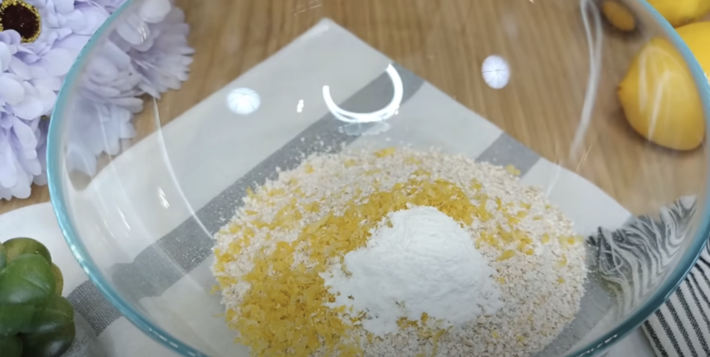 Citrónovo-tvarohový dort s ovesným korpusem, jablky, mrkví a ořechy - lehký a svěží 