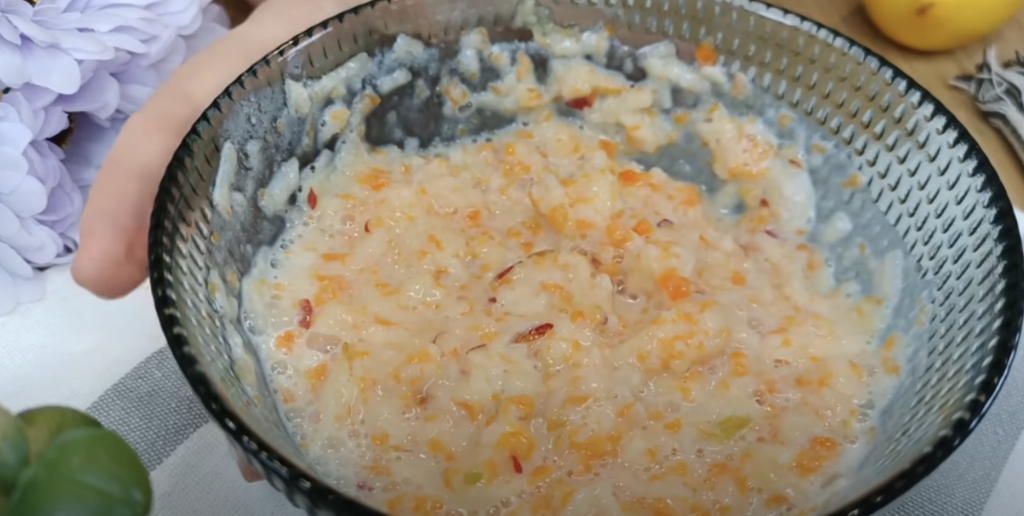 Citrónovo-tvarohový dort s ovesným korpusem, jablky, mrkví a ořechy - lehký a svěží 