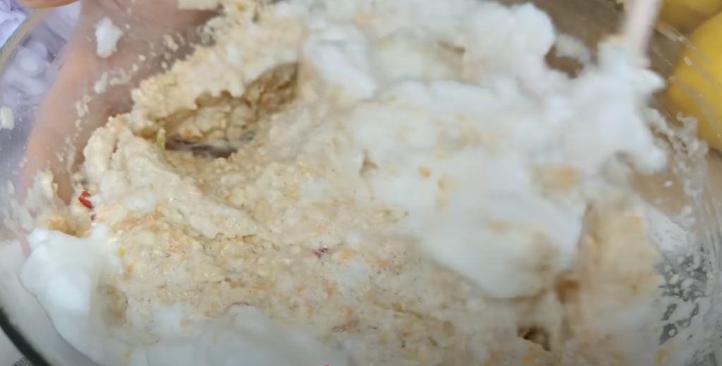 Citrónovo-tvarohový dort s ovesným korpusem, jablky, mrkví a ořechy - lehký a svěží 