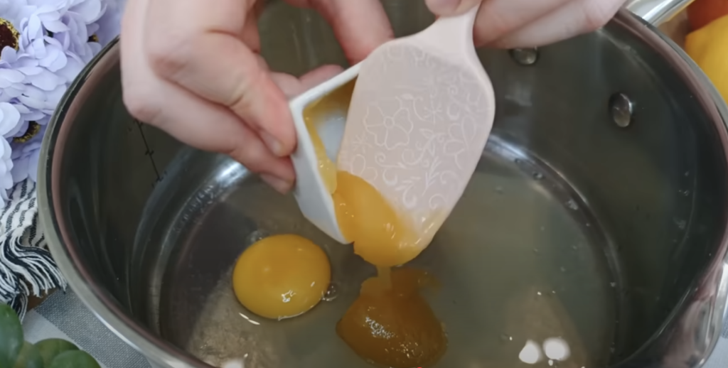 Citrónovo-tvarohový dort s ovesným korpusem, jablky, mrkví a ořechy - lehký a svěží 