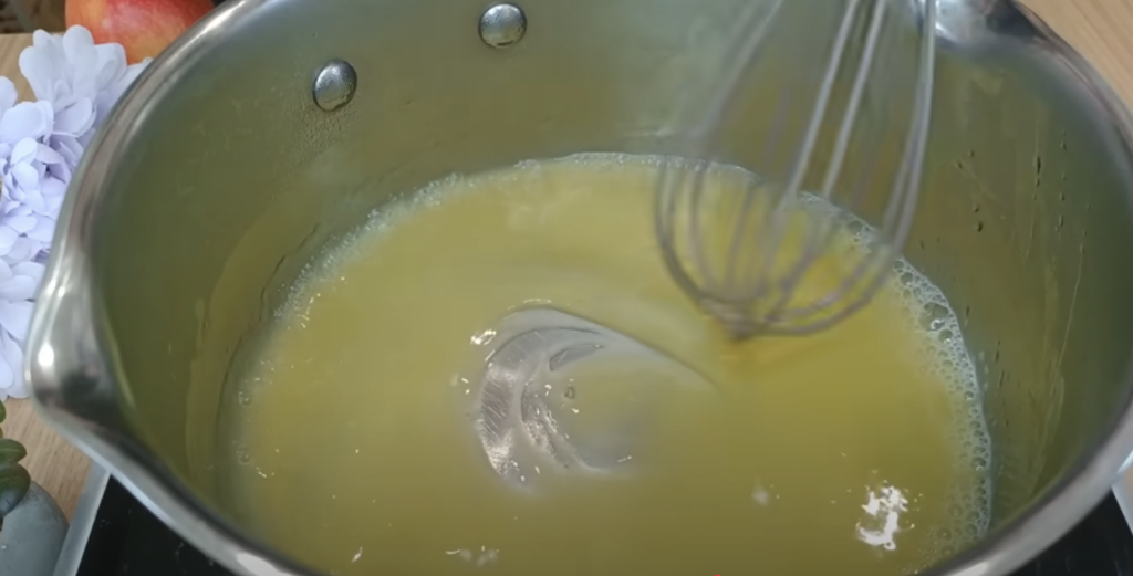 Citrónovo-tvarohový dort s ovesným korpusem, jablky, mrkví a ořechy - lehký a svěží 