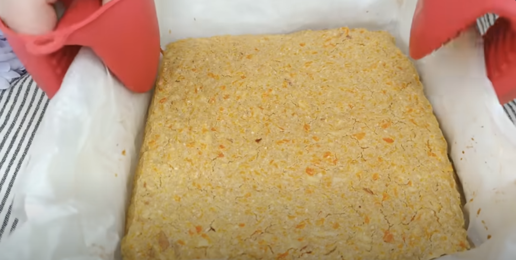 Citrónovo-tvarohový dort s ovesným korpusem, jablky, mrkví a ořechy - lehký a svěží 