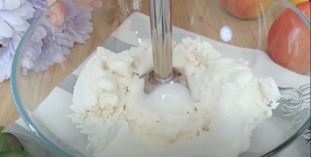 Citrónovo-tvarohový dort s ovesným korpusem, jablky, mrkví a ořechy - lehký a svěží 