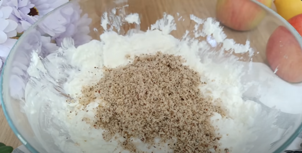 Citrónovo-tvarohový dort s ovesným korpusem, jablky, mrkví a ořechy - lehký a svěží 