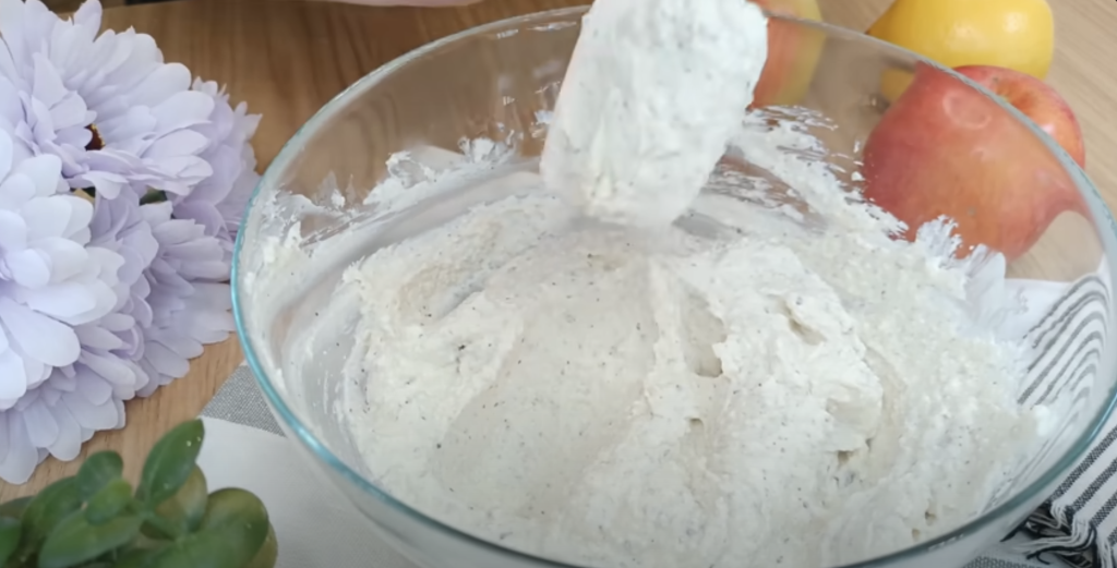 Citrónovo-tvarohový dort s ovesným korpusem, jablky, mrkví a ořechy - lehký a svěží 