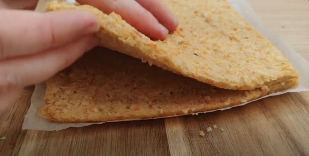 Citrónovo-tvarohový dort s ovesným korpusem, jablky, mrkví a ořechy - lehký a svěží 