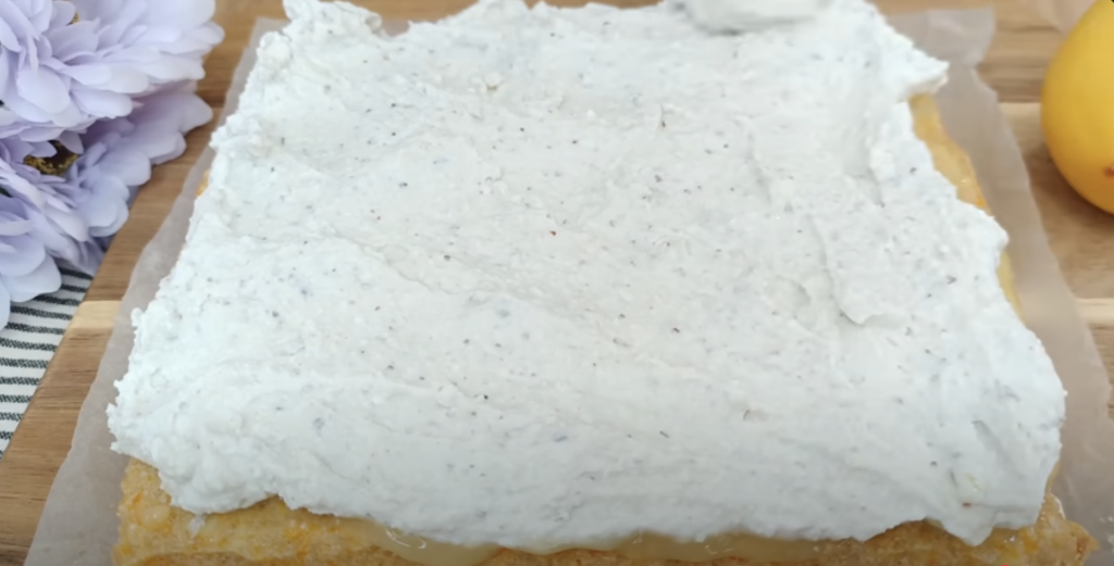 Citrónovo-tvarohový dort s ovesným korpusem, jablky, mrkví a ořechy - lehký a svěží 