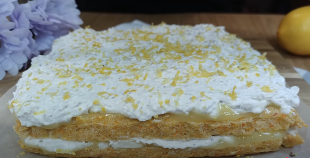 Citrónovo-tvarohový dort s ovesným korpusem, jablky, mrkví a ořechy - lehký a svěží 