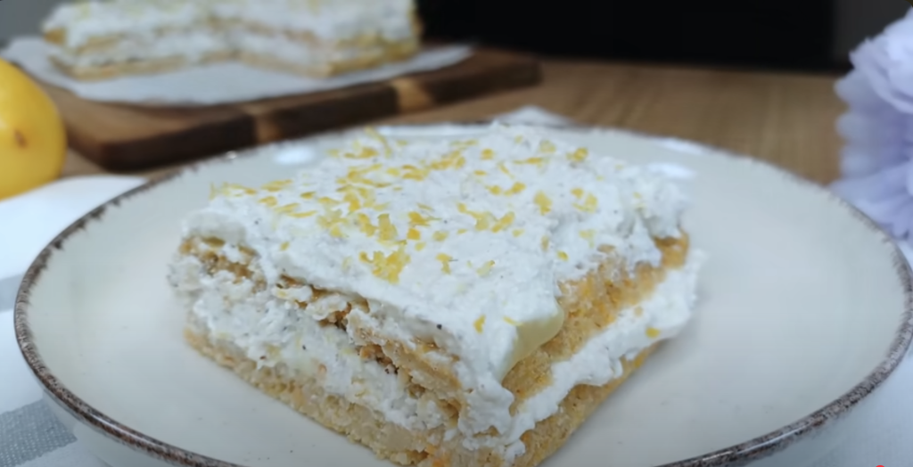 Citrónovo-tvarohový dort s ovesným korpusem, jablky, mrkví a ořechy - lehký a svěží 