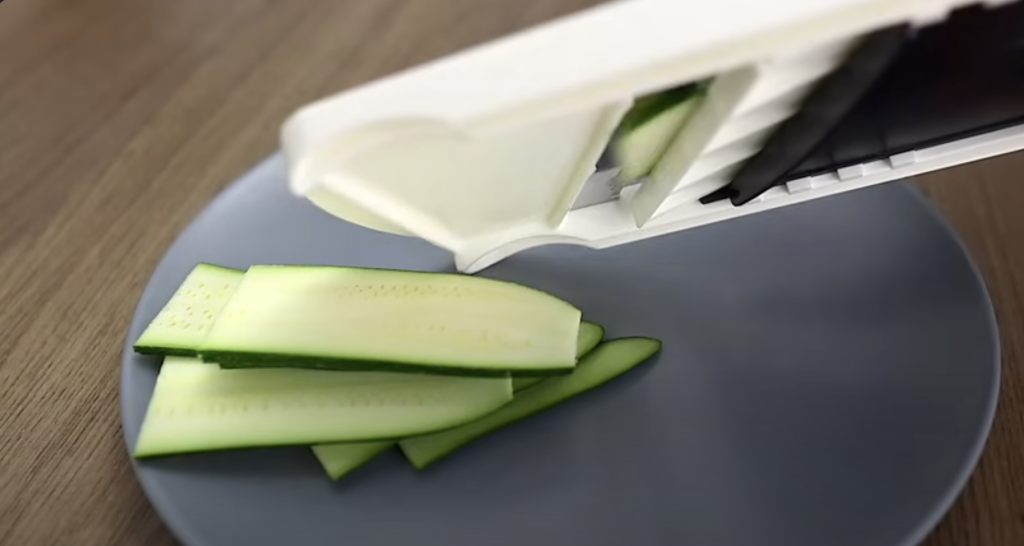 Cuketové sendviče se šunkou a sýrem - jednoduchý a chutný recept