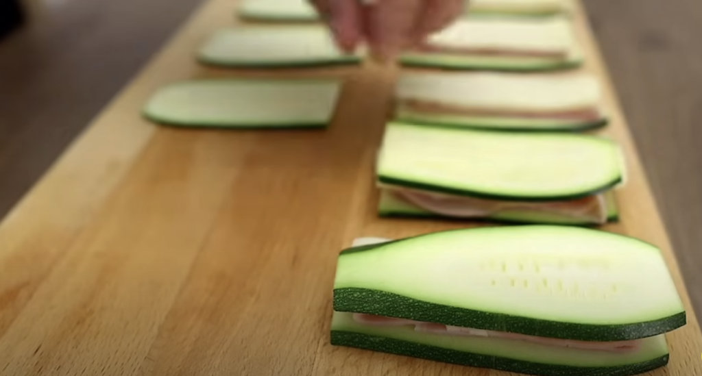 Cuketové sendviče se šunkou a sýrem - jednoduchý a chutný recept