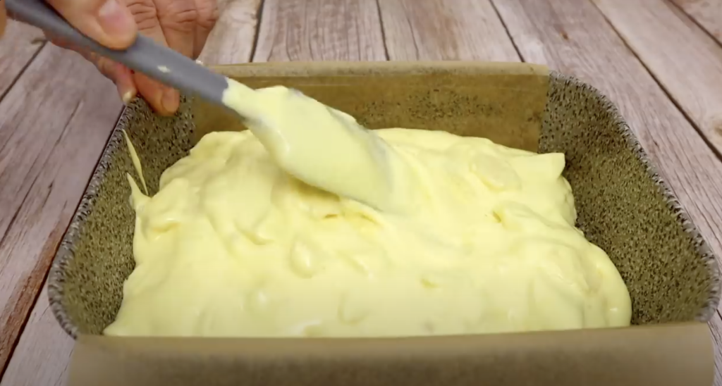 Nadýchaný jablečný koláč s vanilkovou vůní - jednoduchý a vláčný dezert, který provoní celý domov