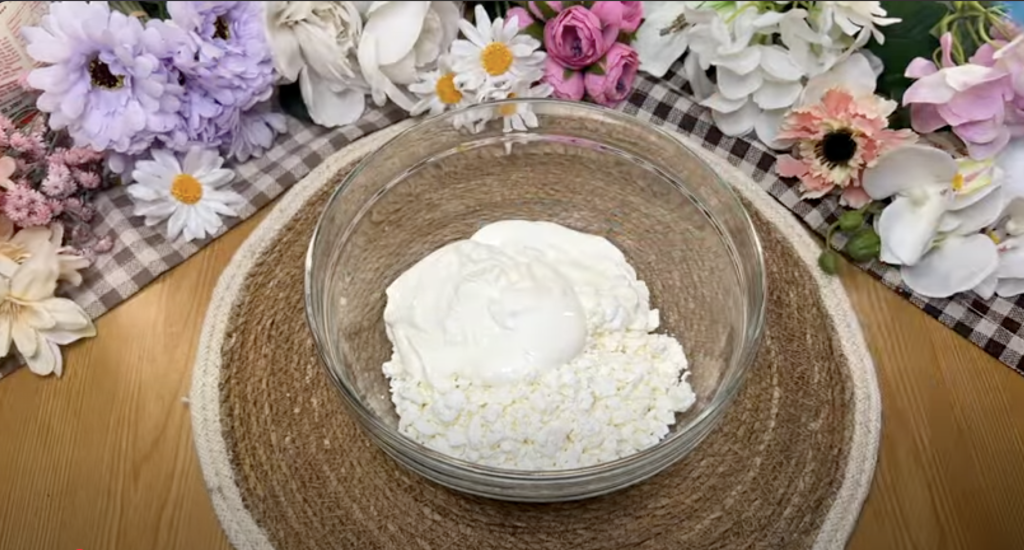 Ovocný tvarohový dort s jahodami, banány a bílou čokoládou - BEZ PEČENÍ!