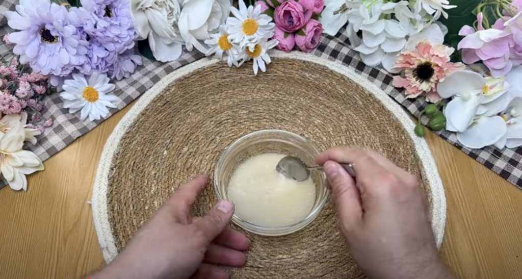 Ovocný tvarohový dort s jahodami, banány a bílou čokoládou - BEZ PEČENÍ!