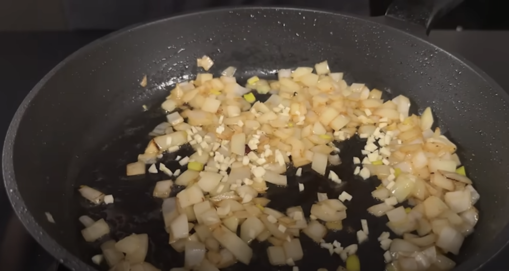 Krémové těstoviny s kuřecím masem, špenátem a parmazánem