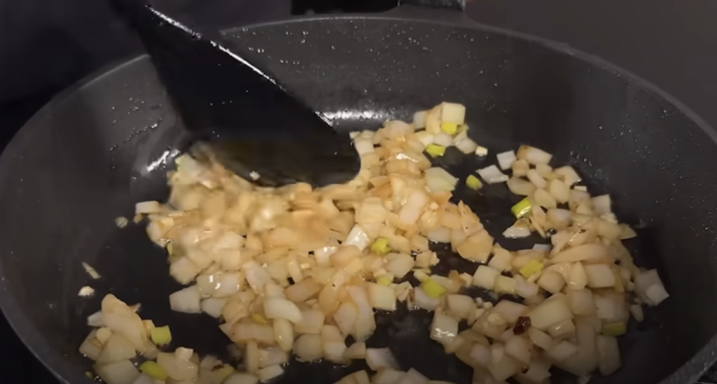 Krémové těstoviny s kuřecím masem, špenátem a parmazánem