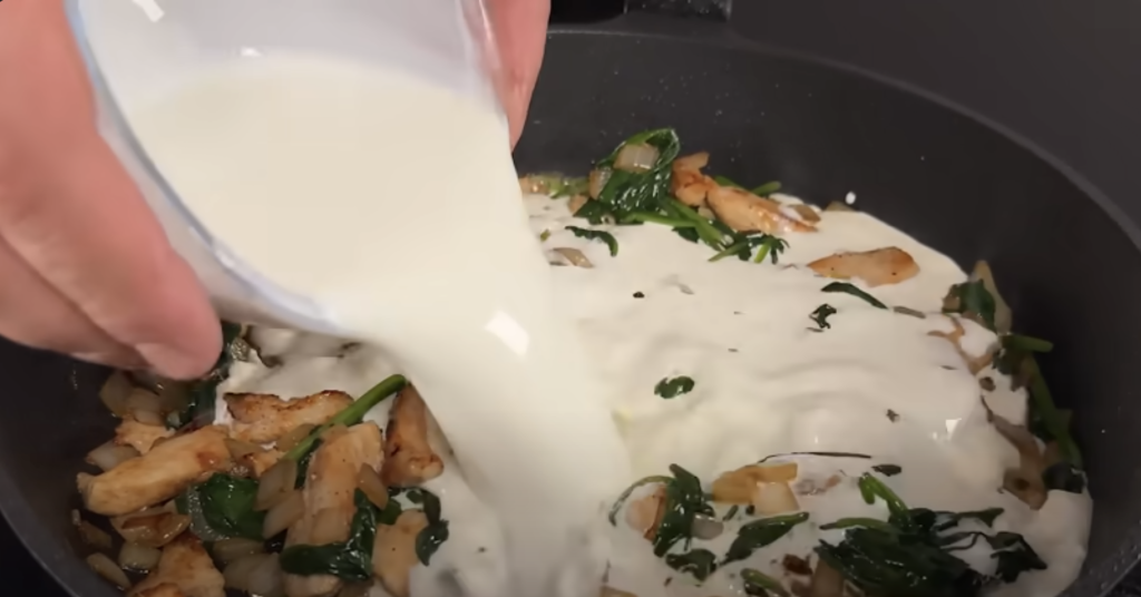 Krémové těstoviny s kuřecím masem, špenátem a parmazánem