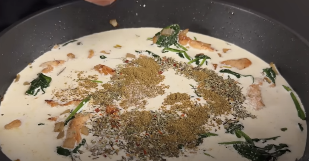 Krémové těstoviny s kuřecím masem, špenátem a parmazánem