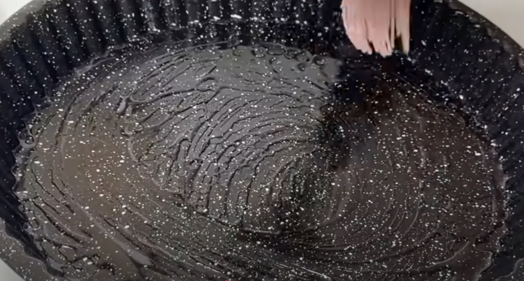 Slaný tvarohový koláč se sušenou cibulkou - jemný, nadýchaný a voňavý