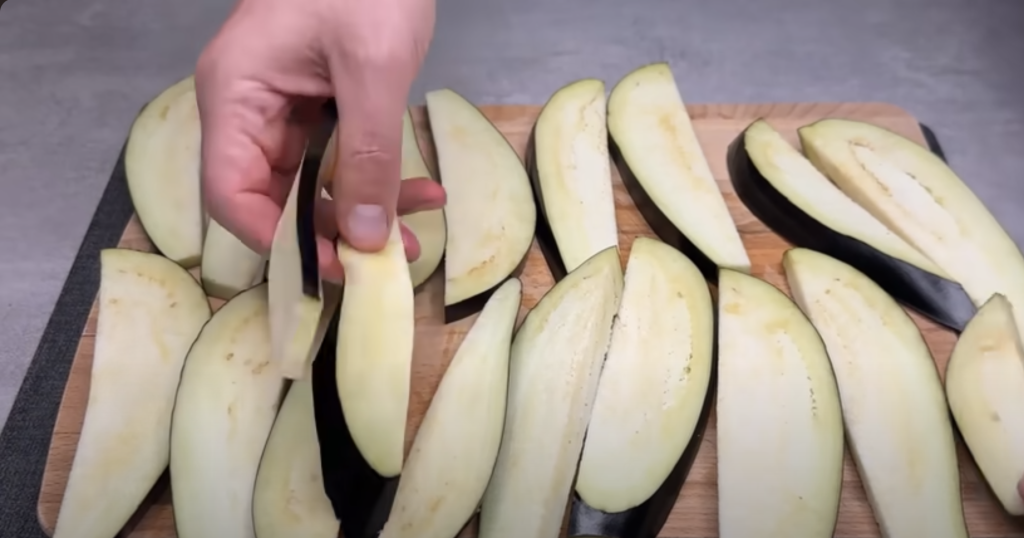 Slaný koláč z lilků a sýra ve filo těstě: Křupavá delikatesa s vůní Středomoří