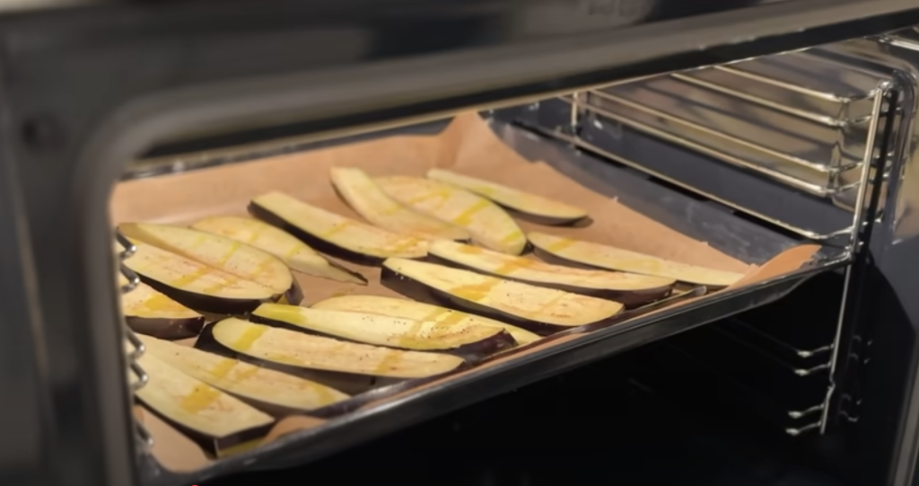 Slaný koláč z lilků a sýra ve filo těstě: Křupavá delikatesa s vůní Středomoří