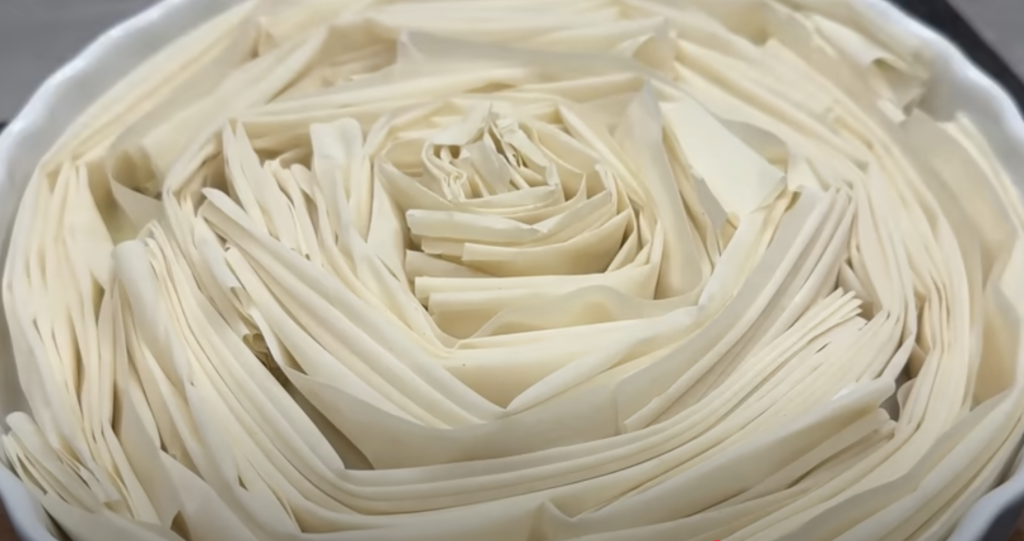 Slaný koláč z lilků a sýra ve filo těstě: Křupavá delikatesa s vůní Středomoří