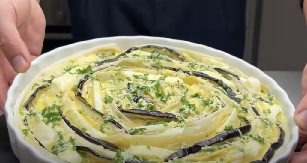 Slaný koláč z lilků a sýra ve filo těstě: Křupavá delikatesa s vůní Středomoří