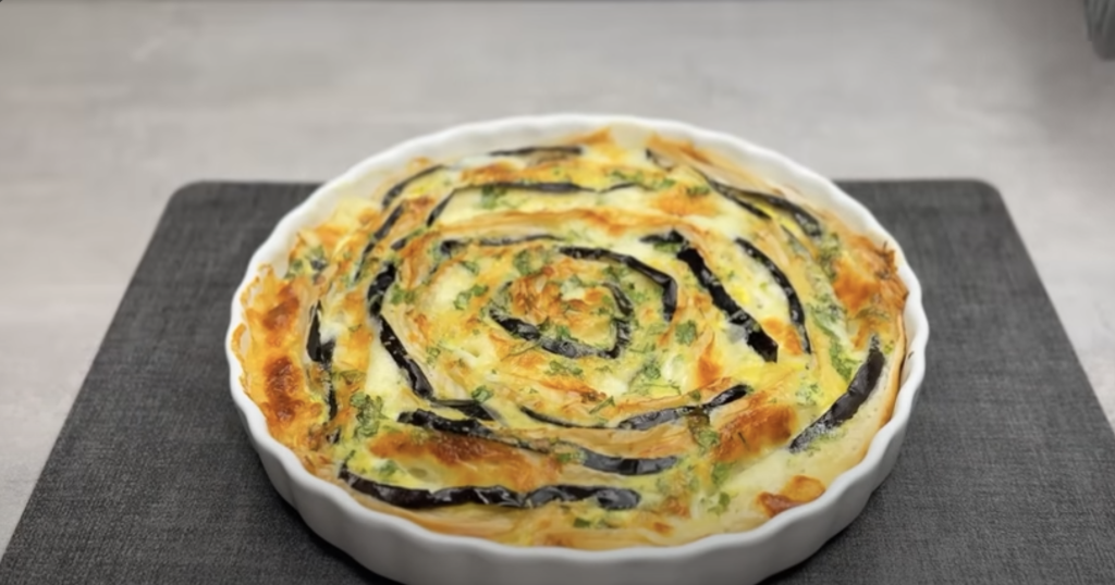 Slaný koláč z lilků a sýra ve filo těstě: Křupavá delikatesa s vůní Středomoří