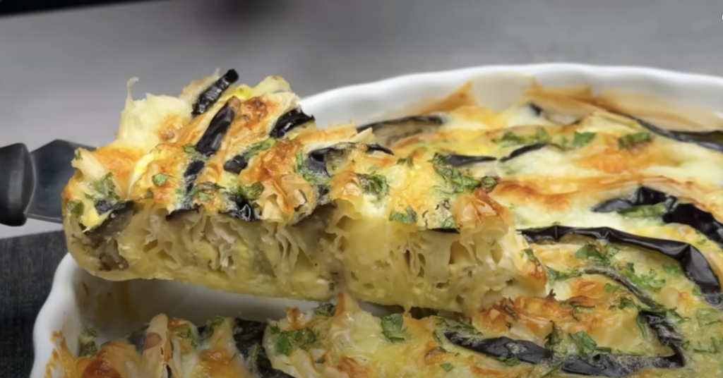 Slaný koláč z lilků a sýra ve filo těstě: Křupavá delikatesa s vůní Středomoří