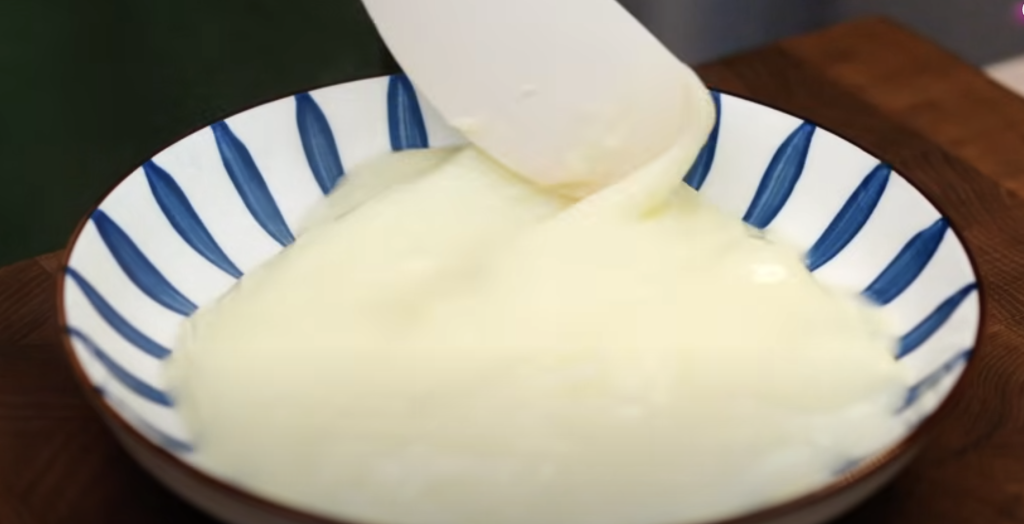 Citronové muffiny se zakysanou smetanou a jemným krémem – svěží letní dezert do košíčku