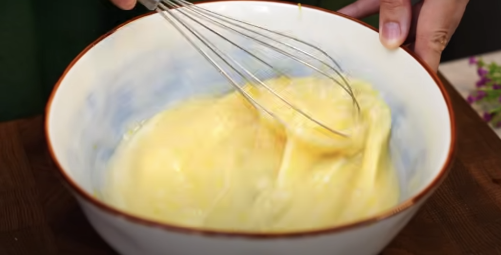 Citronové muffiny se zakysanou smetanou a jemným krémem – svěží letní dezert do košíčku