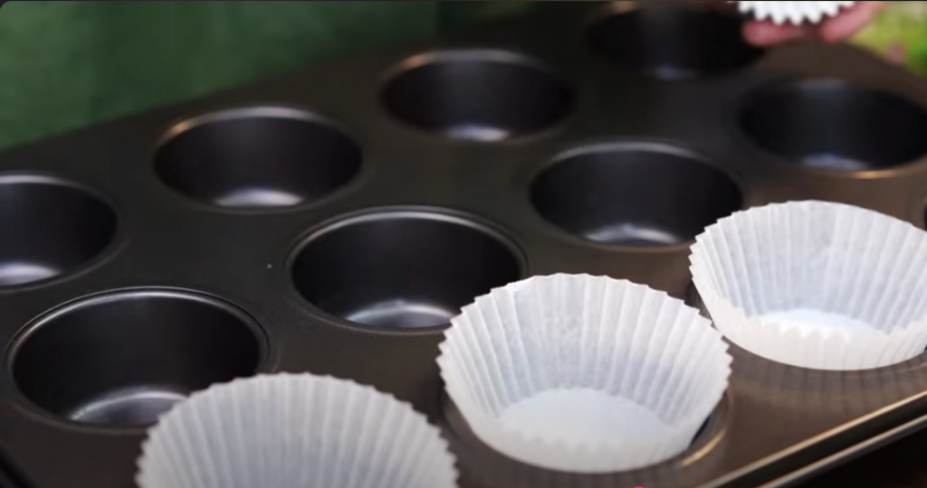 Citronové muffiny se zakysanou smetanou a jemným krémem – svěží letní dezert do košíčku