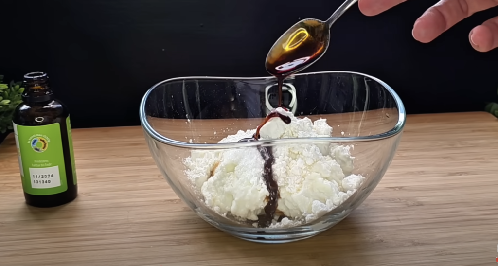 Listový tvarohový koláč s višněmi a mandlovými lupínky - lahodná klasika s křupavým těstem