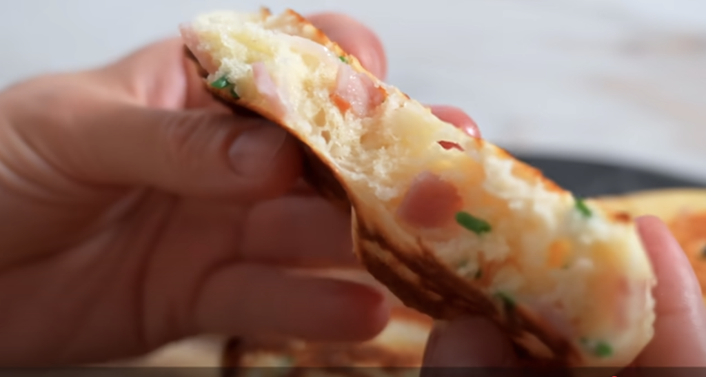 Nadýchané slané lívance se šunkou a jarní cibulkou - rychlá a chutná snídaně či večeře plná chutí