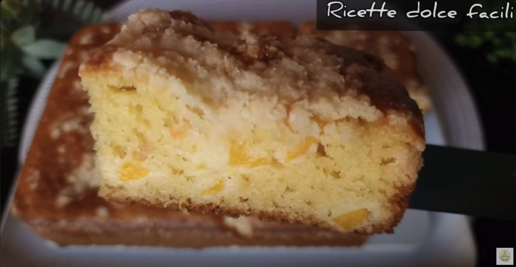 Šťavnatý broskvový koláč s drobenkou - jednoduchý a rychlý moučník pro každou příležitost