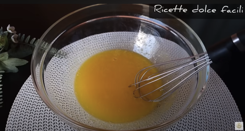 Šťavnatý broskvový koláč s drobenkou - jednoduchý a rychlý moučník pro každou příležitost