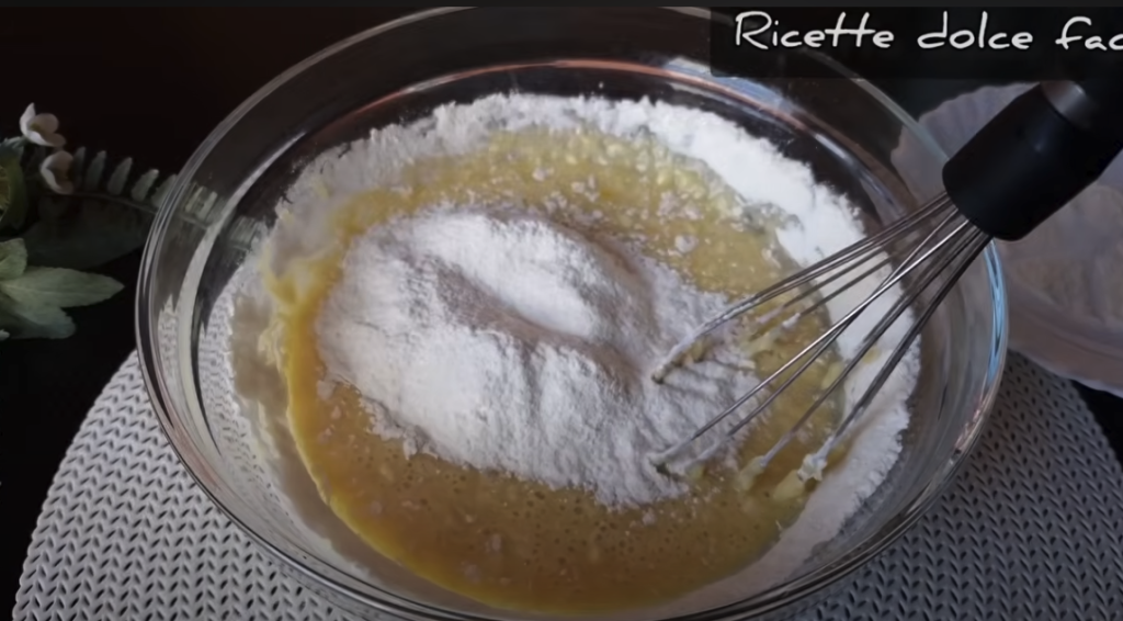 Šťavnatý broskvový koláč s drobenkou - jednoduchý a rychlý moučník pro každou příležitost