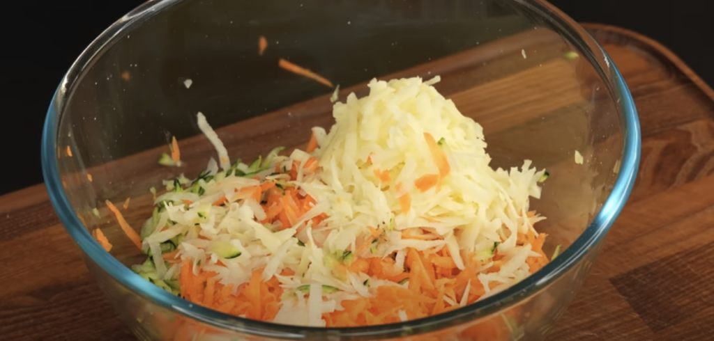 Zapečené zeleninové plačičky s mozzarellou a cherry rajčaty - zdravý a jednoduchý recept