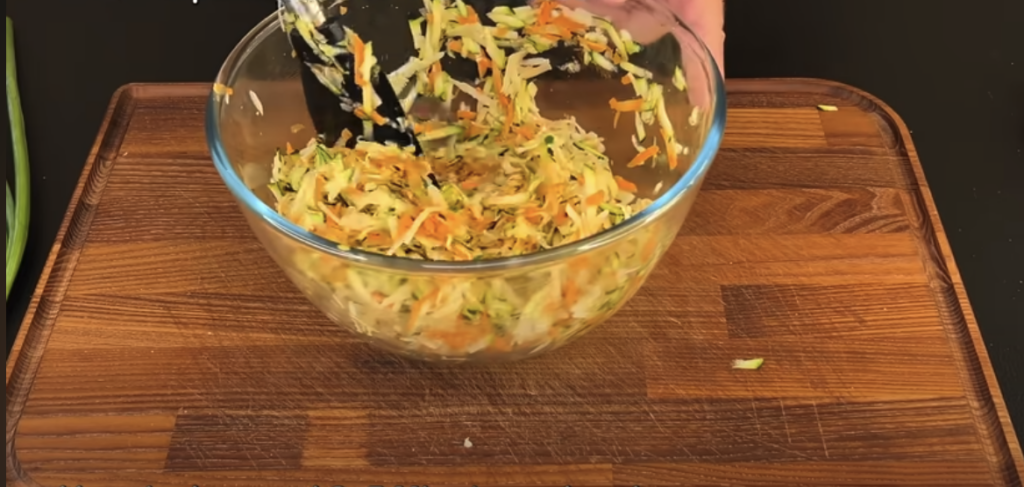 Zapečené zeleninové plačičky s mozzarellou a cherry rajčaty - zdravý a jednoduchý recept