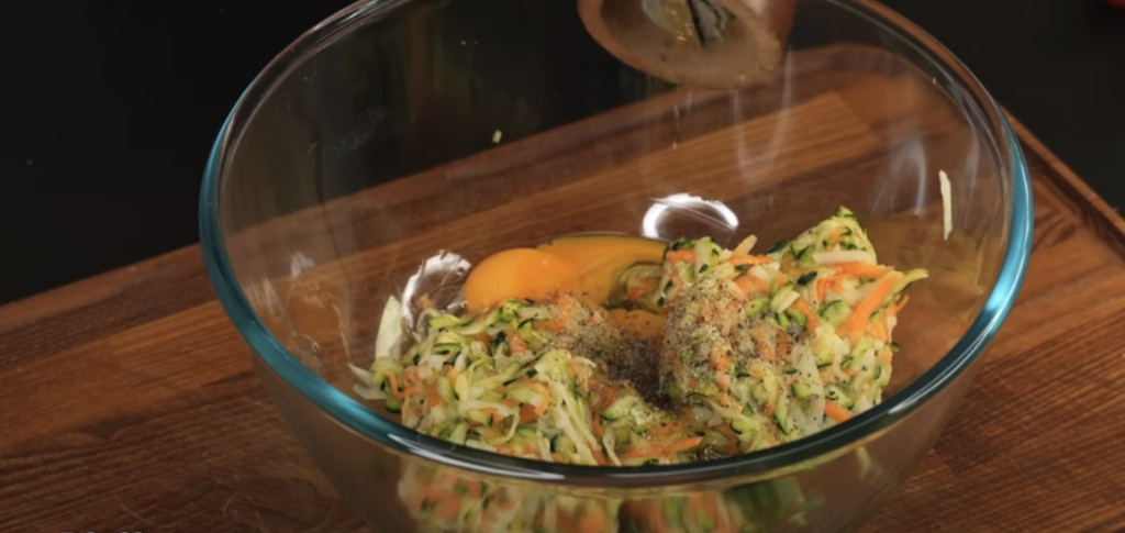 Zapečené zeleninové plačičky s mozzarellou a cherry rajčaty - zdravý a jednoduchý recept