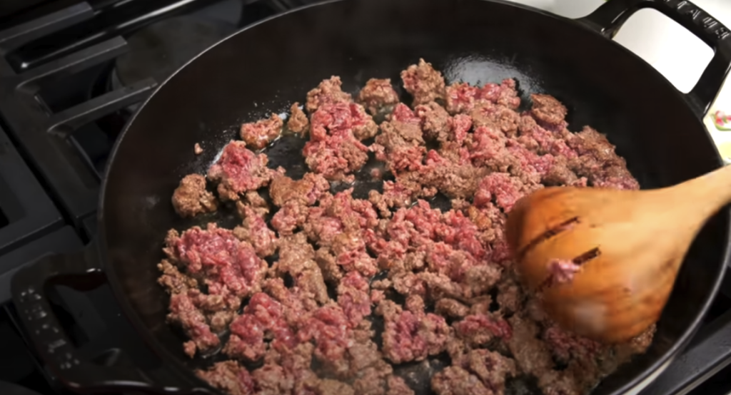 Krémové penne s mletým hovězím masem a mozzarellou - rychlý, sytý a dokonale lahodný recept z jedné pánve