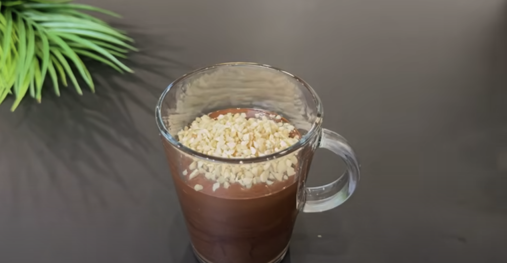 Domácí čokoládové nanuky ve tvaru dortu s lískovými oříšky - mražená pochoutka pro všechny!
