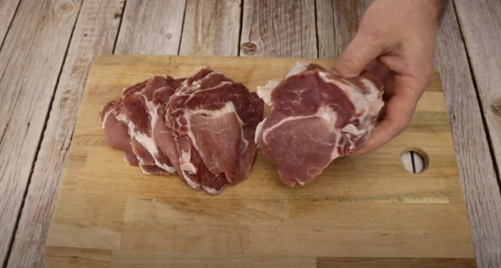 Vepřové závitky plněné zelenými olivami - jednoduchý a chutný recept na pečené maso